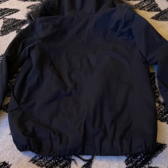 Women express jacket with faux fur hood - Picture 6 of 6